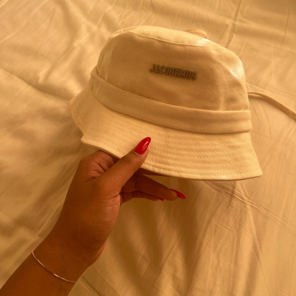 Jacquemus Classic beige bucket hat